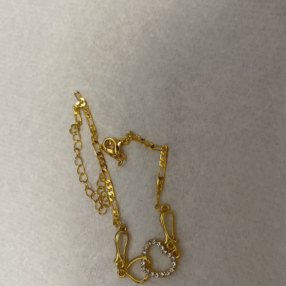 ——- Jewelry - a bracelet.size small. Color gold